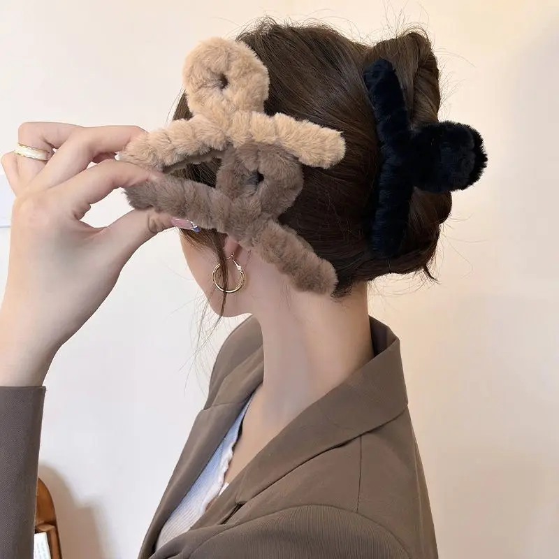 Large Plush Hair Claw Shark Cl - Women'S Winter Accessories Set 评论和价格